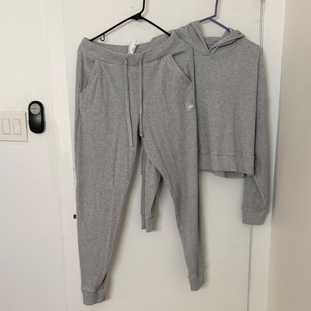 Alo Heather Grey Ribbed Hoodie & Jogger Set
Pls read sizing